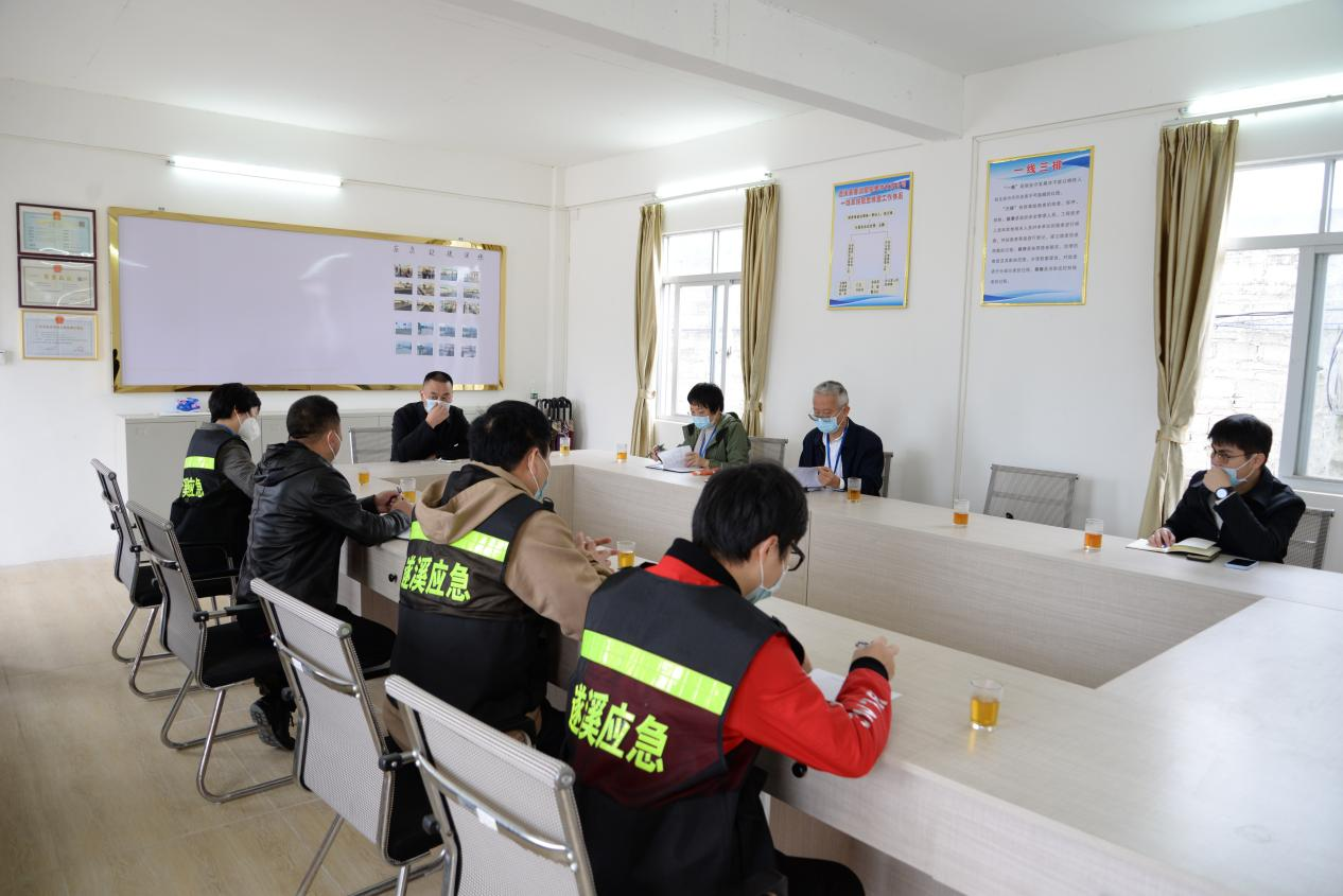 省检查工作组到极速飞艇
检查烟花爆竹工作4.png