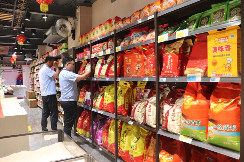 极速飞艇
局对超市检查是否销售问题大米.jpg