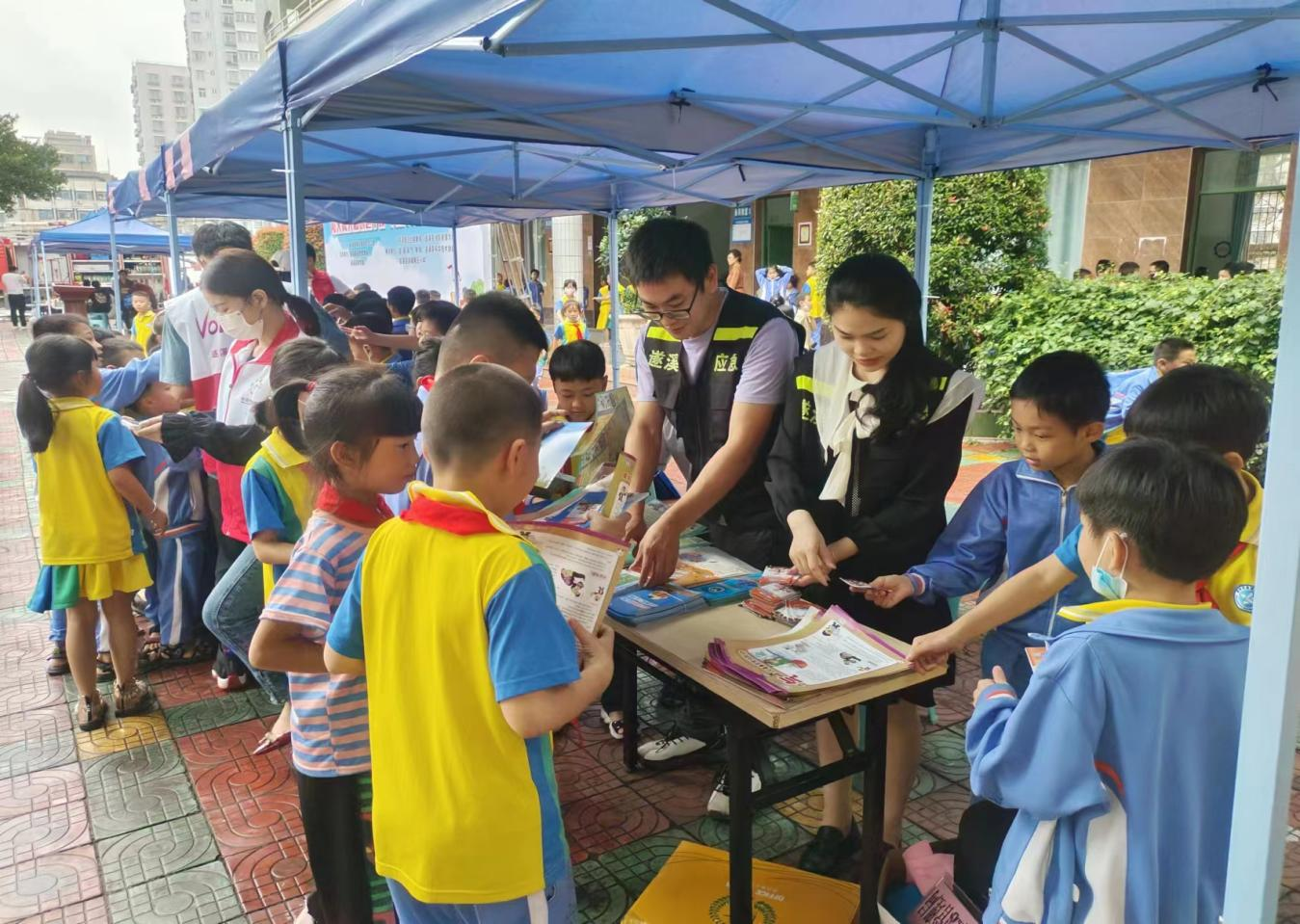 极速飞艇
减灾委员会办公室会同多部门开展防灾减灾宣传进校园活动7.png