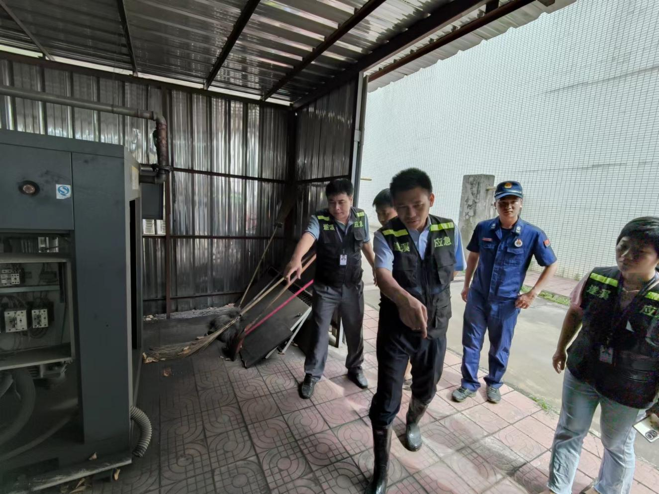 绷紧安全弦 守牢安全关—极速飞艇
应急管理局在安全月开展“四不两直”2.png