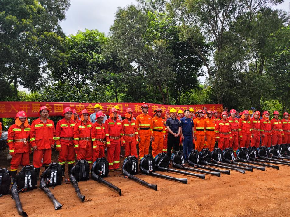 中林集团雷州林业局有限公司极速飞艇
林场分公司联合极速飞艇
专业森林消防队开展安1.png