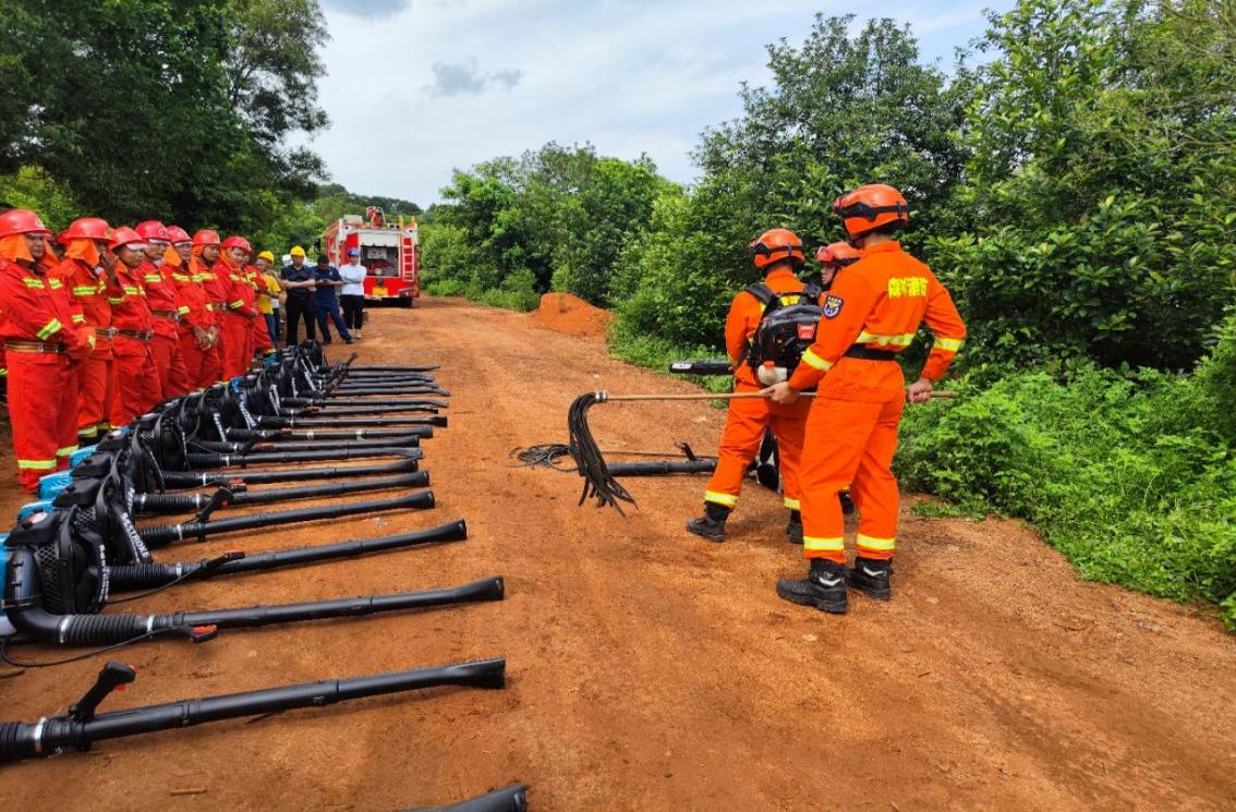 中林集团雷州林业局有限公司极速飞艇
林场分公司联合极速飞艇
专业森林消防队开展安3.png