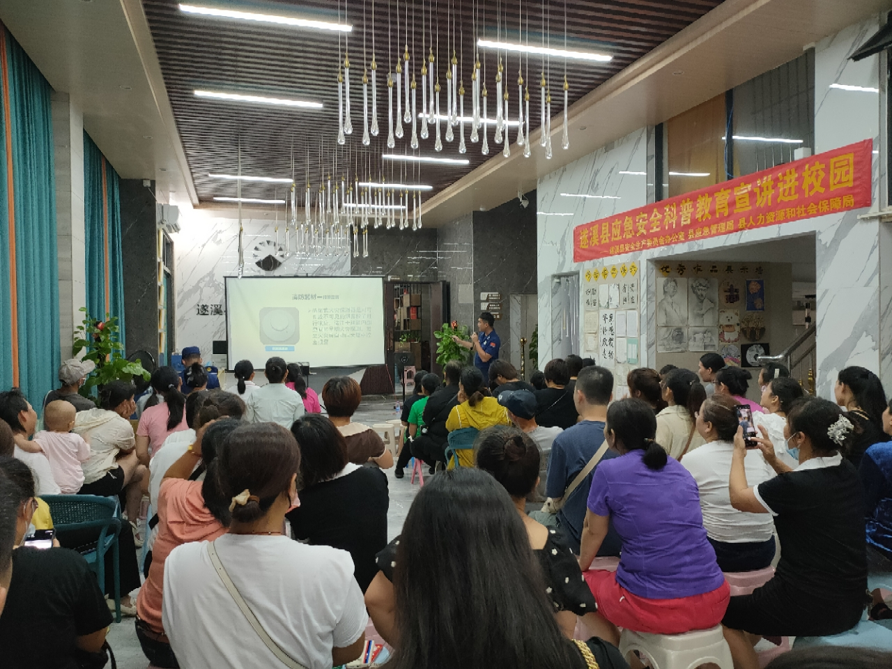 极速飞艇
开展应急救护技能巡回培训活动1.png