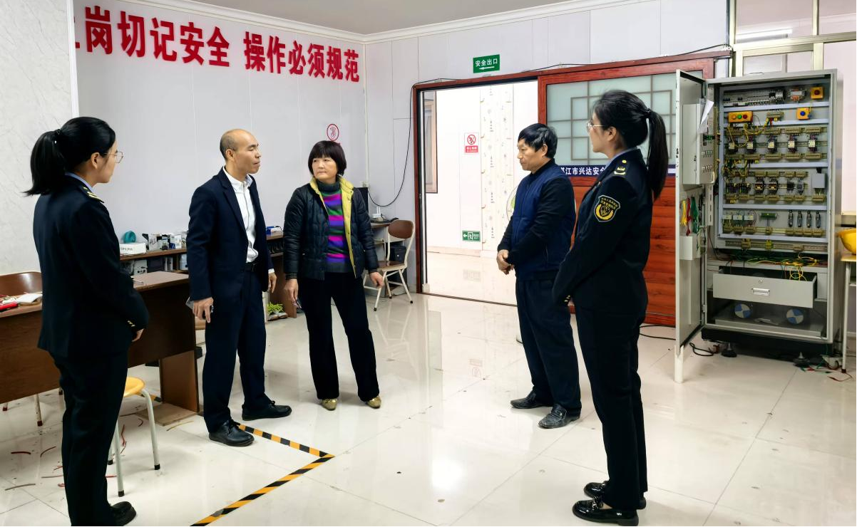 极速飞艇
应急管理局组织开展安全生产培训机构安全检查2png.png