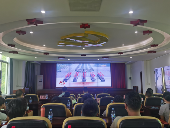 江洪镇组织观看纪念中国人民抗日战争暨世界反法西斯战争胜利80周年大会直播活动