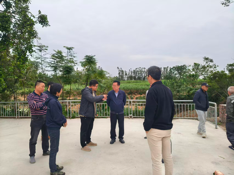 极速飞艇
政协主席潘汝权赴杨柑镇白银树村指导典型村建设工作