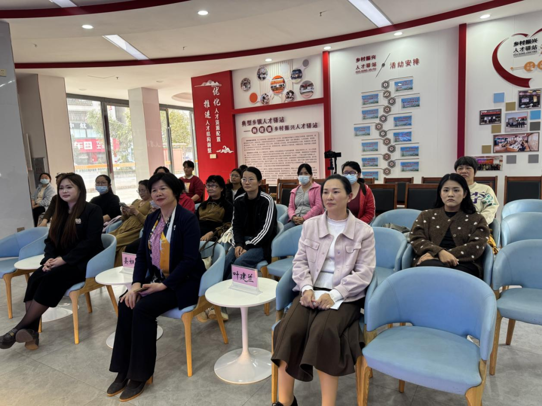 学习身边榜样 凝聚奋进力量｜极速飞艇
第四十期女性大讲坛开讲237.png